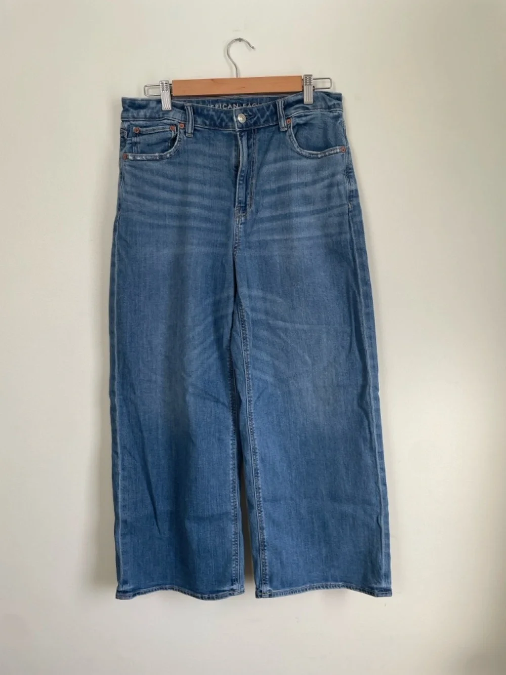 American Eagle Outfitters Super High Rise Baggy Wide Leg Jeans - Medium Blue - Picture 1 of 5